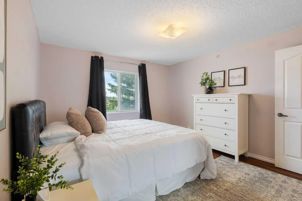 33 Arbour Grove Close NW Calgary AB T3G 4K2