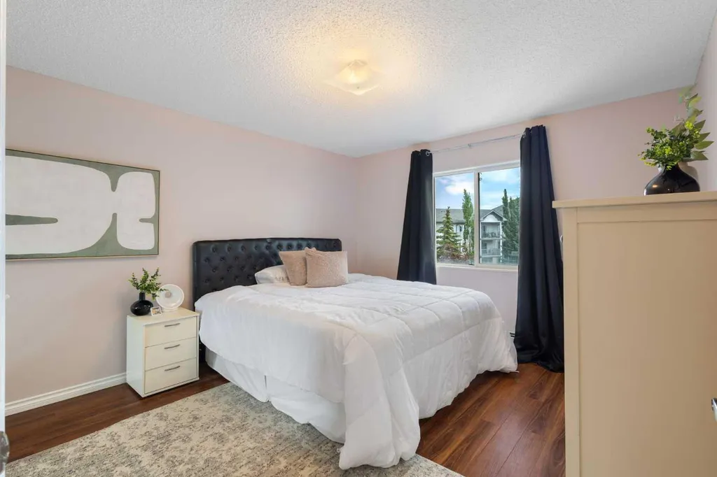 33 Arbour Grove Close NW Calgary AB T3G 4K2