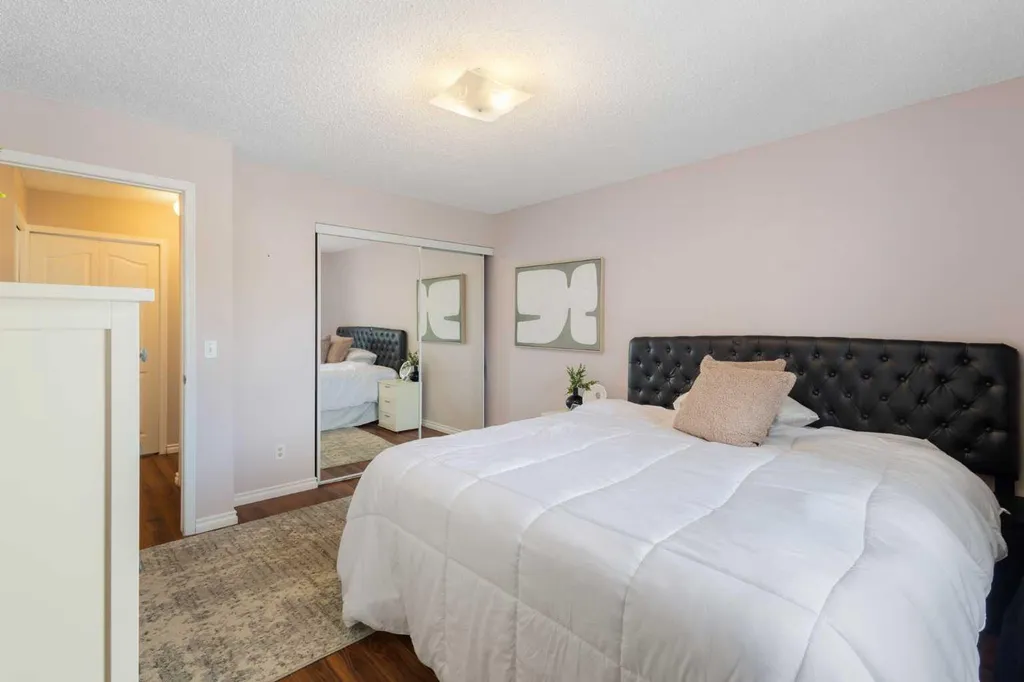 33 Arbour Grove Close NW Calgary AB T3G 4K2