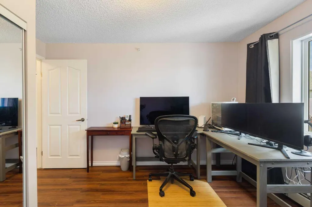 33 Arbour Grove Close NW Calgary AB T3G 4K2