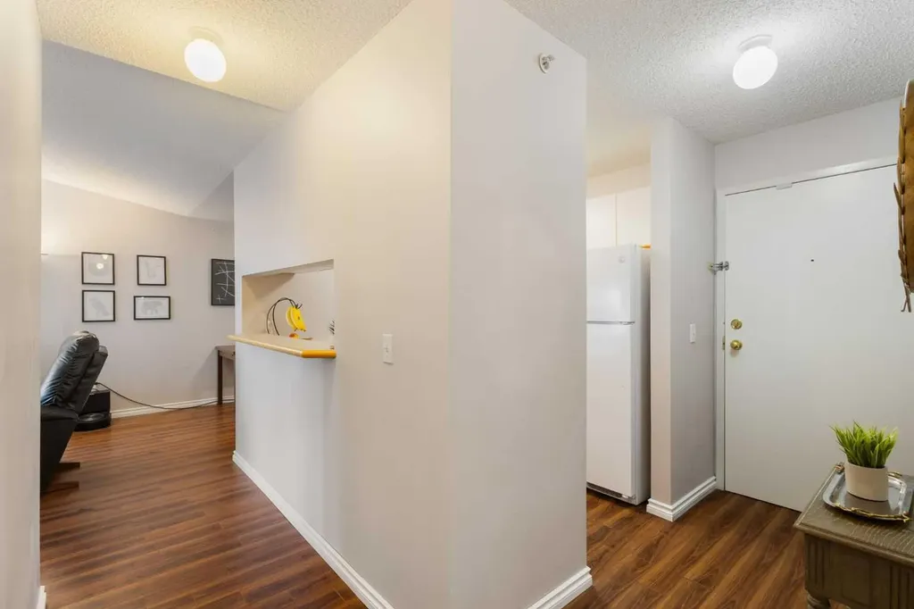 33 Arbour Grove Close NW Calgary AB T3G 4K2