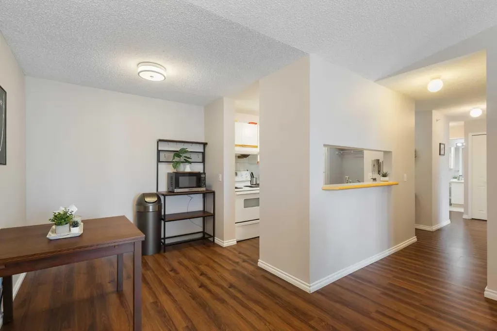 33 Arbour Grove Close NW Calgary AB T3G 4K2