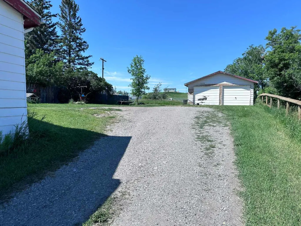 61 2 Avenue E Cardston AB T0K0K0