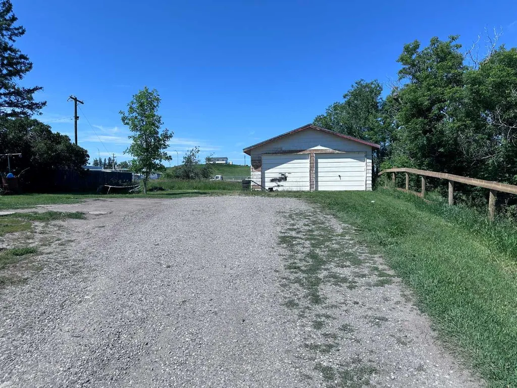 61 2 Avenue E Cardston AB T0K0K0