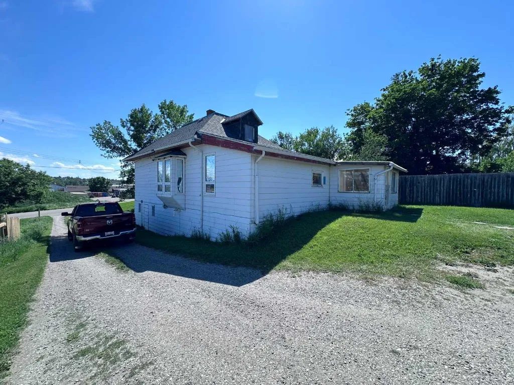 61 2 Avenue E Cardston AB T0K0K0