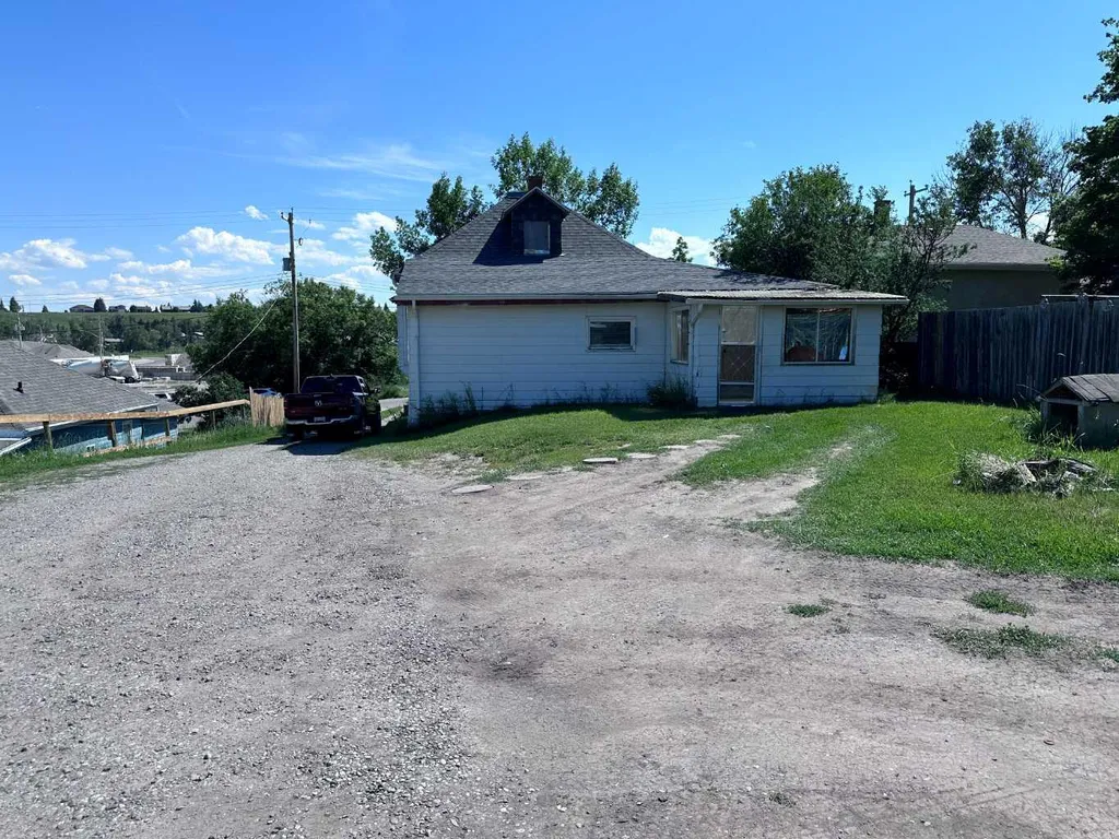 61 2 Avenue E Cardston AB T0K0K0