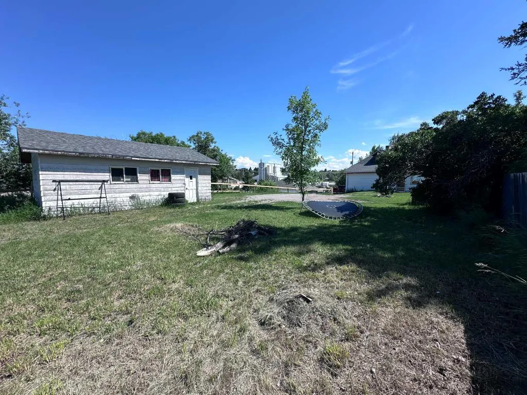 61 2 Avenue E Cardston AB T0K0K0