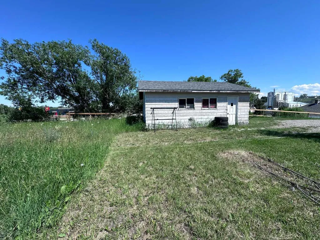 61 2 Avenue E Cardston AB T0K0K0