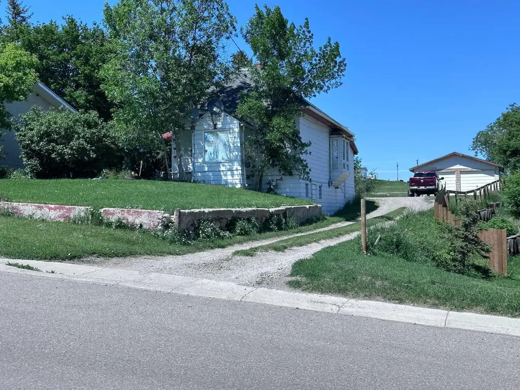 61 2 Avenue E Cardston AB T0K0K0