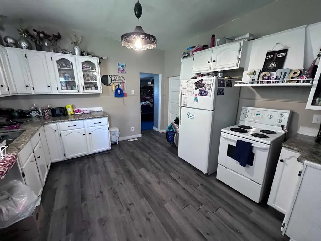 61 2 Avenue E Cardston AB T0K0K0
