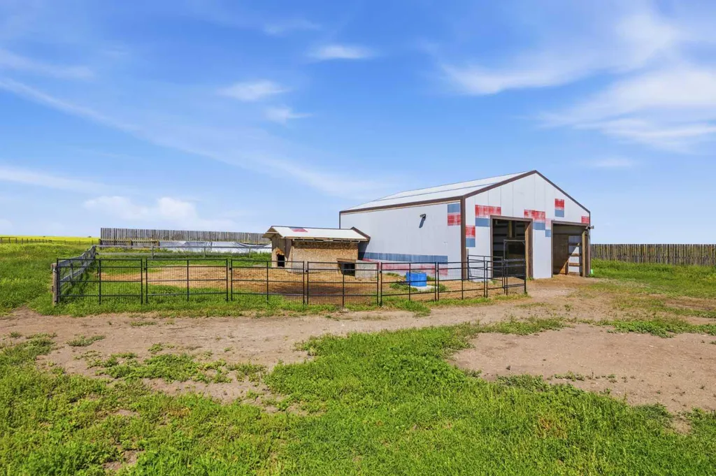 482103 160 Street E Rural Foothills County AB T1V 1N3