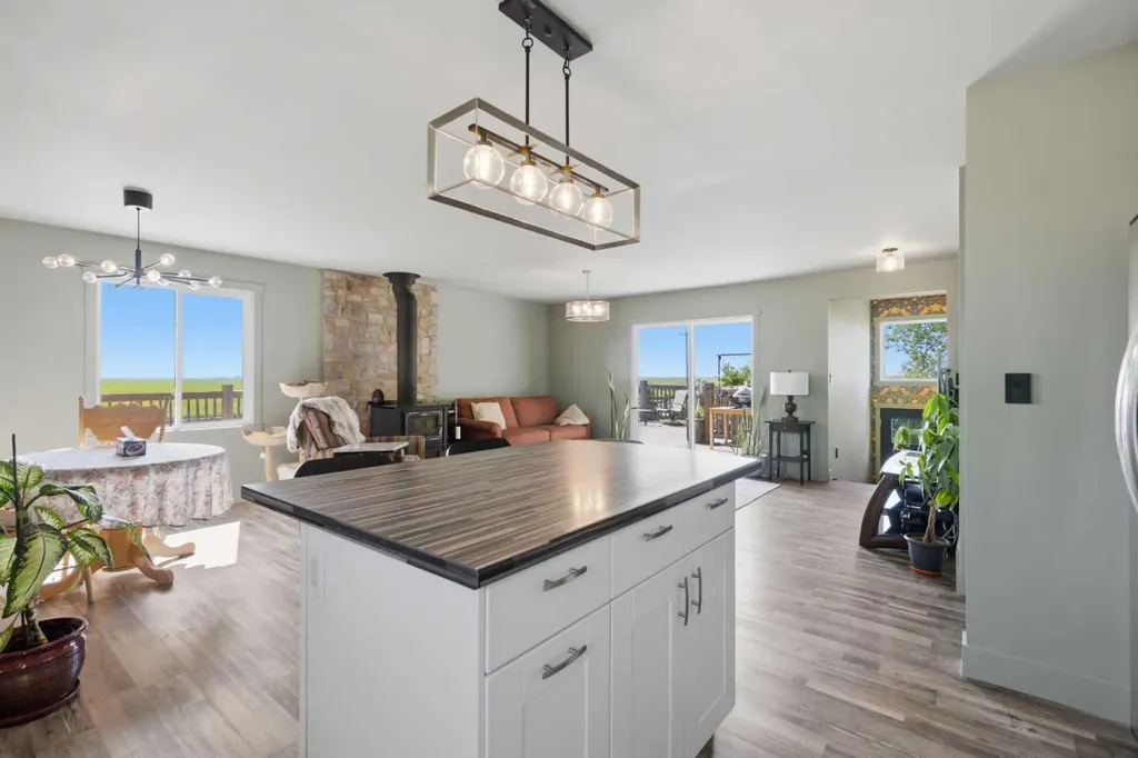 482103 160 Street E Rural Foothills County AB T1V 1N3