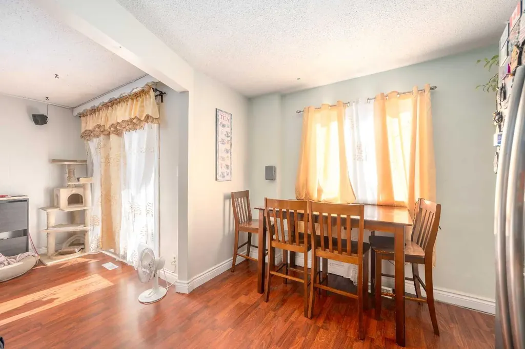7627 24a Street SE Calgary AB T2C 0Z8