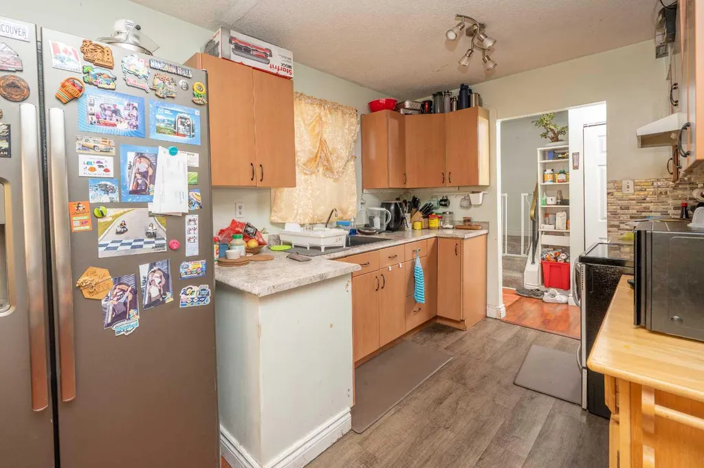 7627 24a Street SE Calgary AB T2C 0Z8