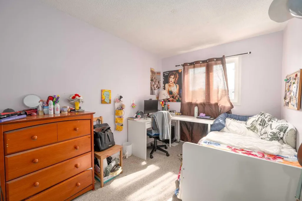 7627 24a Street SE Calgary AB T2C 0Z8
