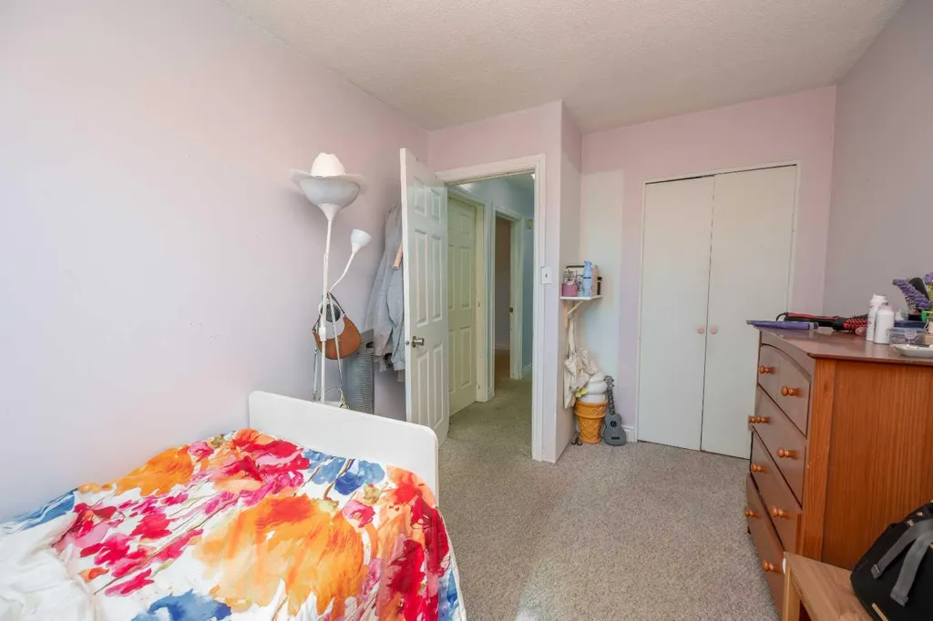 7627 24a Street SE Calgary AB T2C 0Z8
