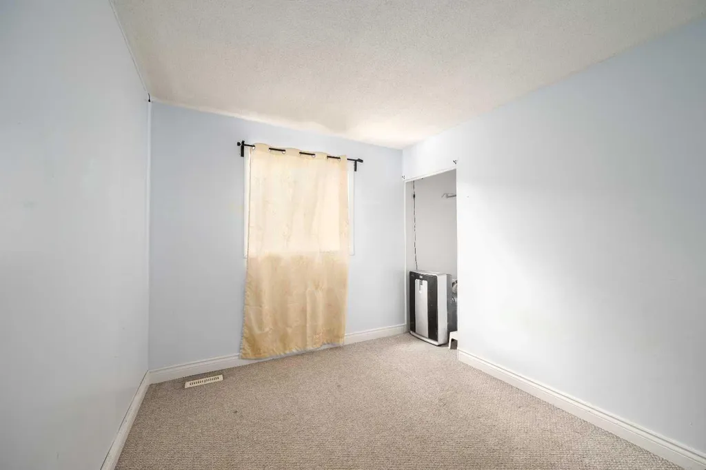 7627 24a Street SE Calgary AB T2C 0Z8