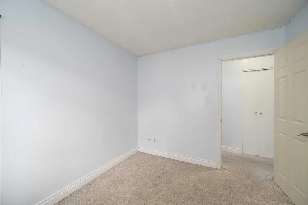 7627 24a Street SE Calgary AB T2C 0Z8