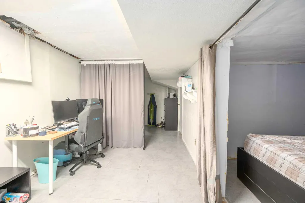 7627 24a Street SE Calgary AB T2C 0Z8