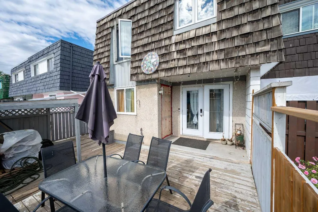 7627 24a Street SE Calgary AB T2C 0Z8