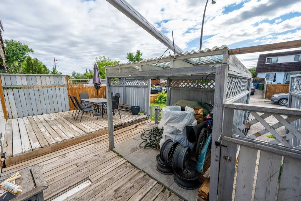 7627 24a Street SE Calgary AB T2C 0Z8