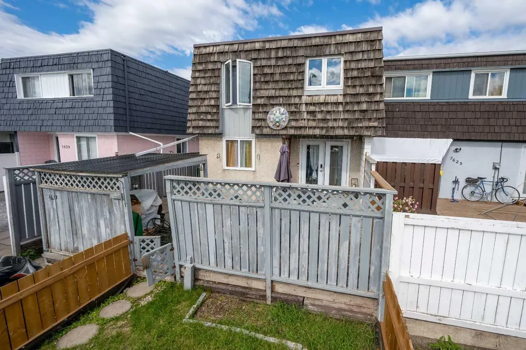 7627 24a Street SE Calgary AB T2C 0Z8