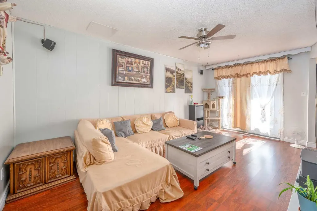 7627 24a Street SE Calgary AB T2C 0Z8