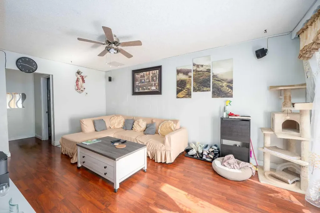7627 24a Street SE Calgary AB T2C 0Z8