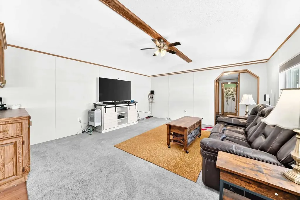 6724 17 Avenue SE Calgary AB T2A0W5