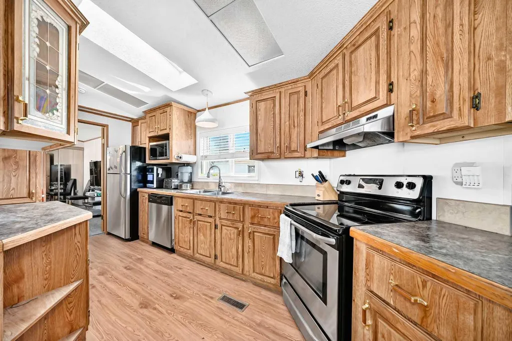 6724 17 Avenue SE Calgary AB T2A0W5