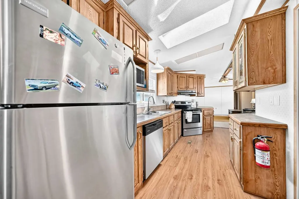 6724 17 Avenue SE Calgary AB T2A0W5
