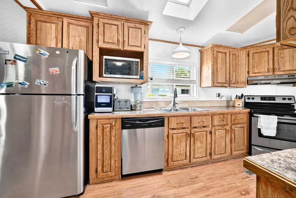 6724 17 Avenue SE Calgary AB T2A0W5