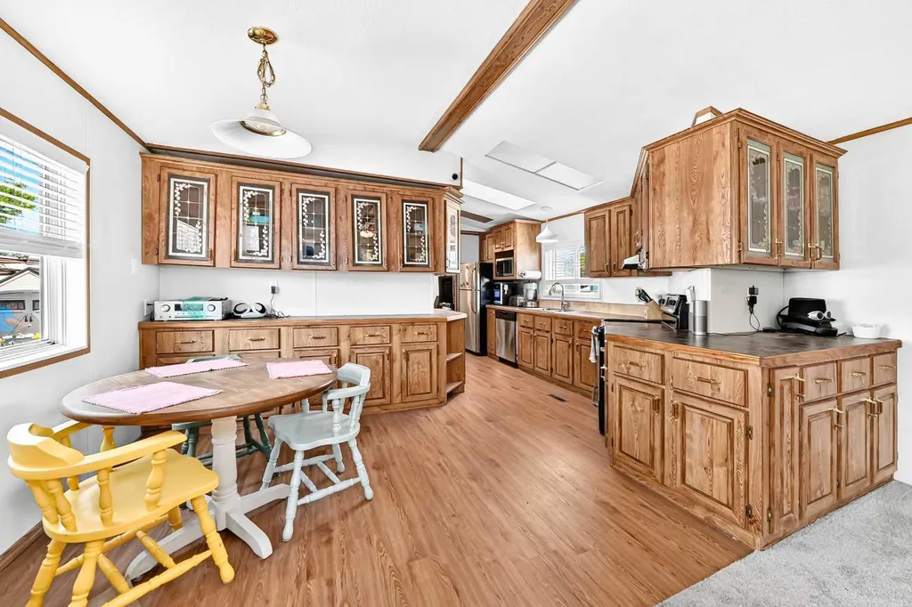 6724 17 Avenue SE Calgary AB T2A0W5