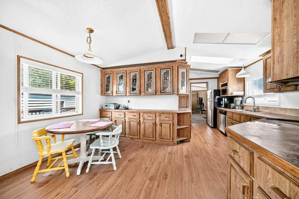 6724 17 Avenue SE Calgary AB T2A0W5