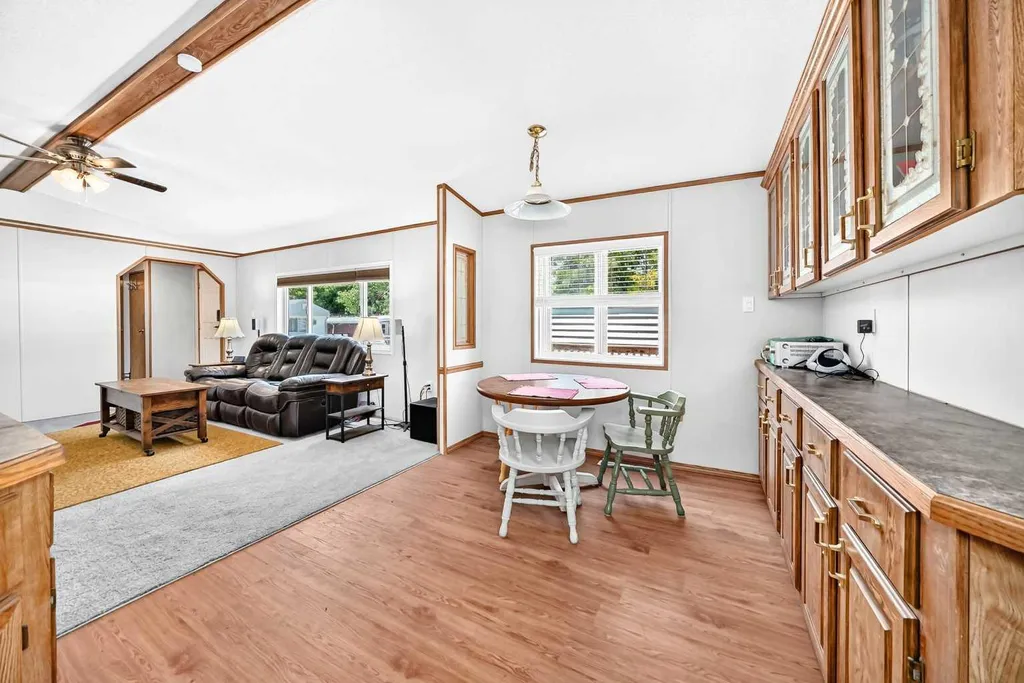 6724 17 Avenue SE Calgary AB T2A0W5