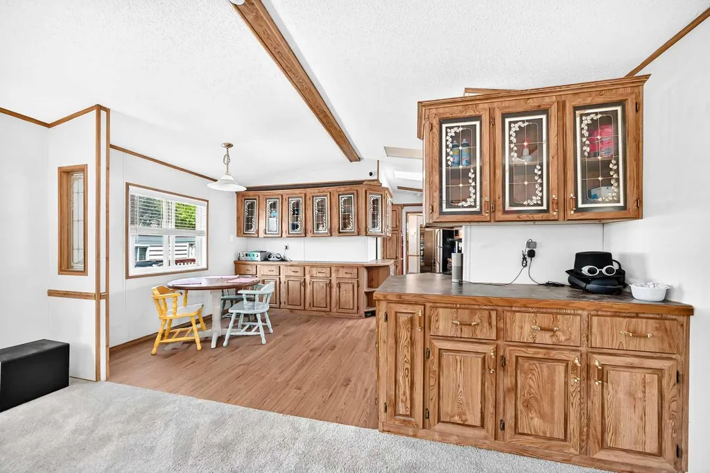 6724 17 Avenue SE Calgary AB T2A0W5