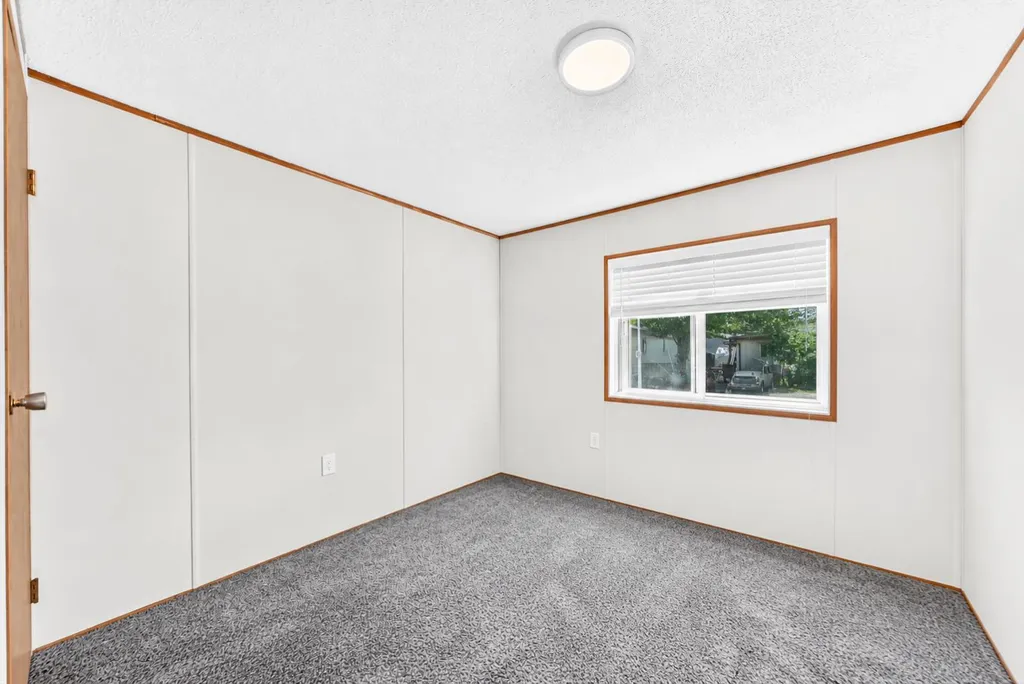 6724 17 Avenue SE Calgary AB T2A0W5