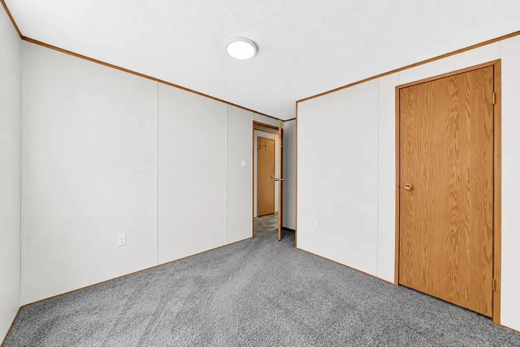 6724 17 Avenue SE Calgary AB T2A0W5