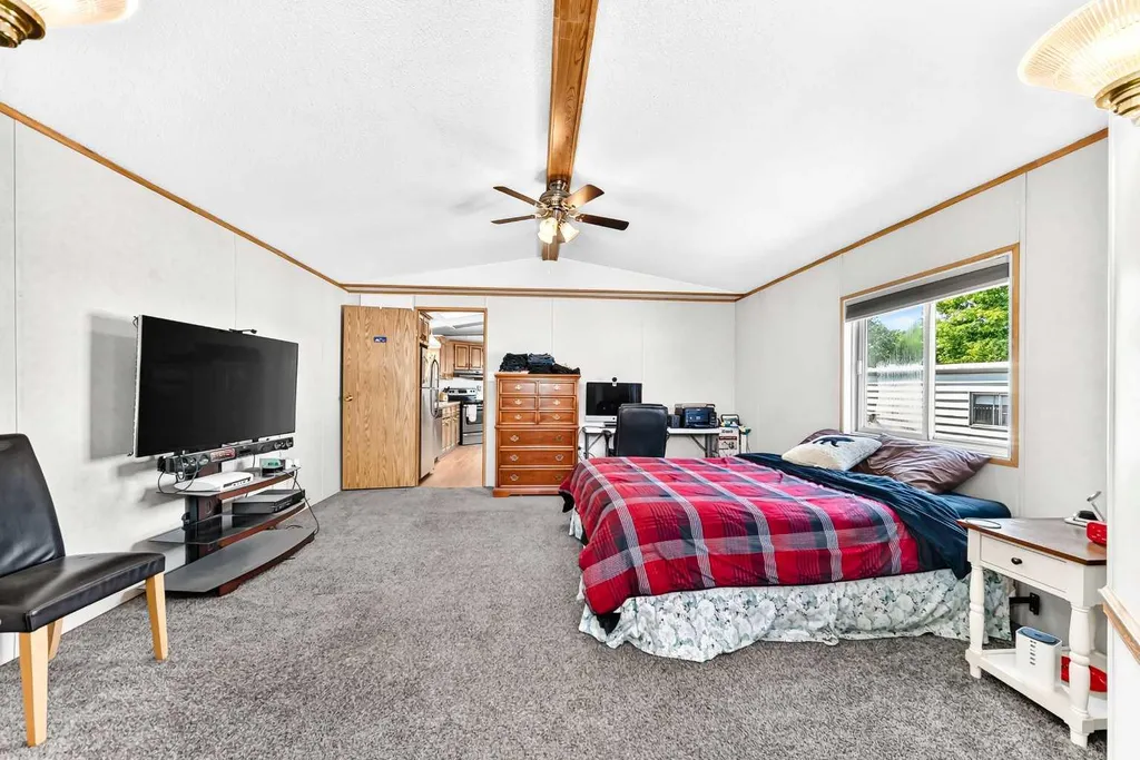 6724 17 Avenue SE Calgary AB T2A0W5