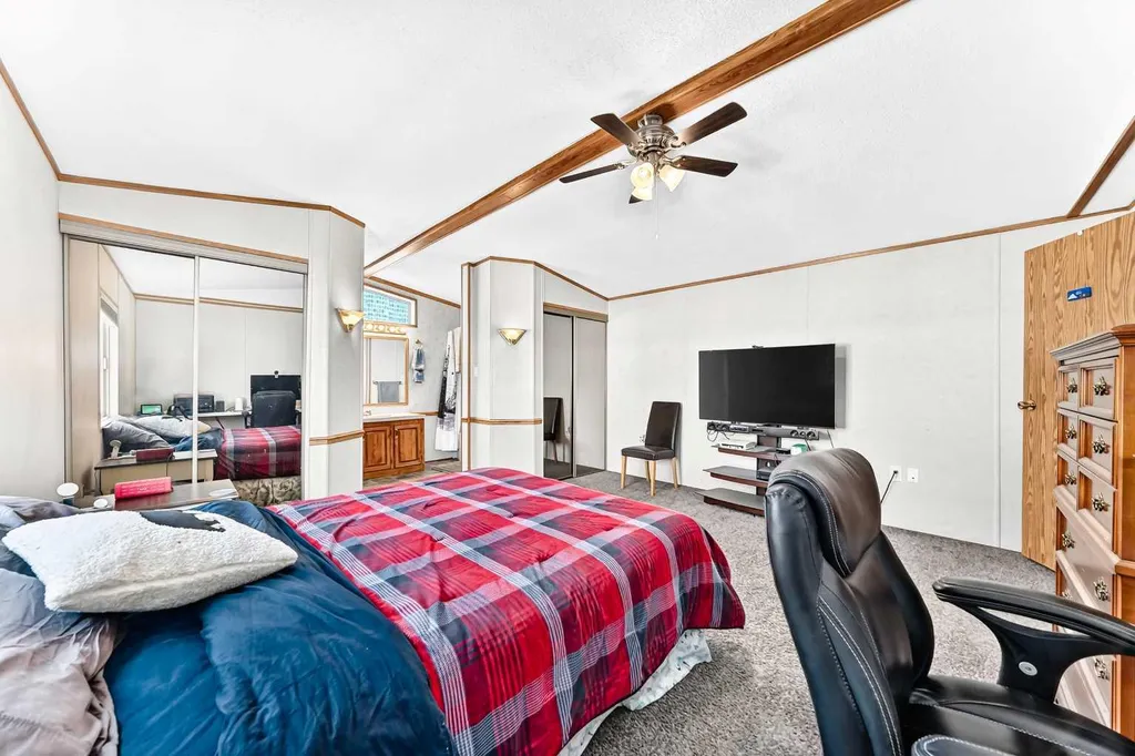 6724 17 Avenue SE Calgary AB T2A0W5