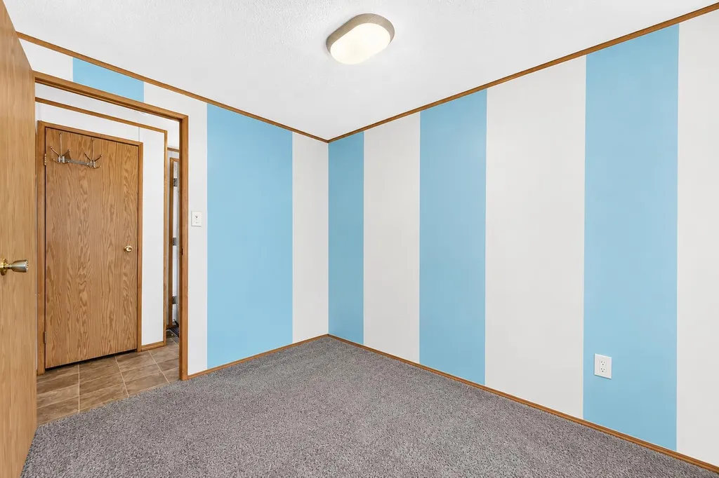 6724 17 Avenue SE Calgary AB T2A0W5
