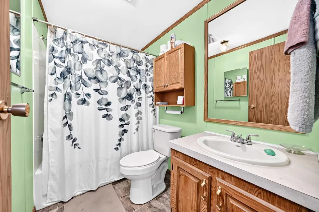 6724 17 Avenue SE Calgary AB T2A0W5