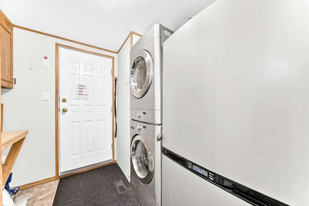 6724 17 Avenue SE Calgary AB T2A0W5
