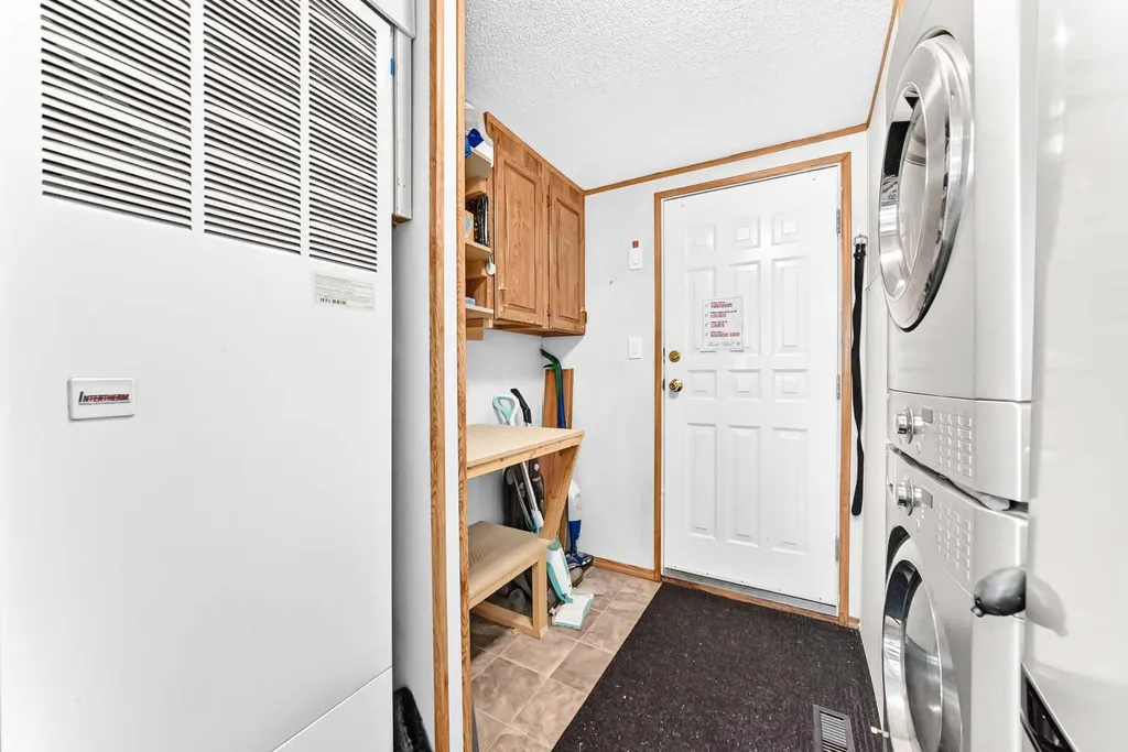6724 17 Avenue SE Calgary AB T2A0W5