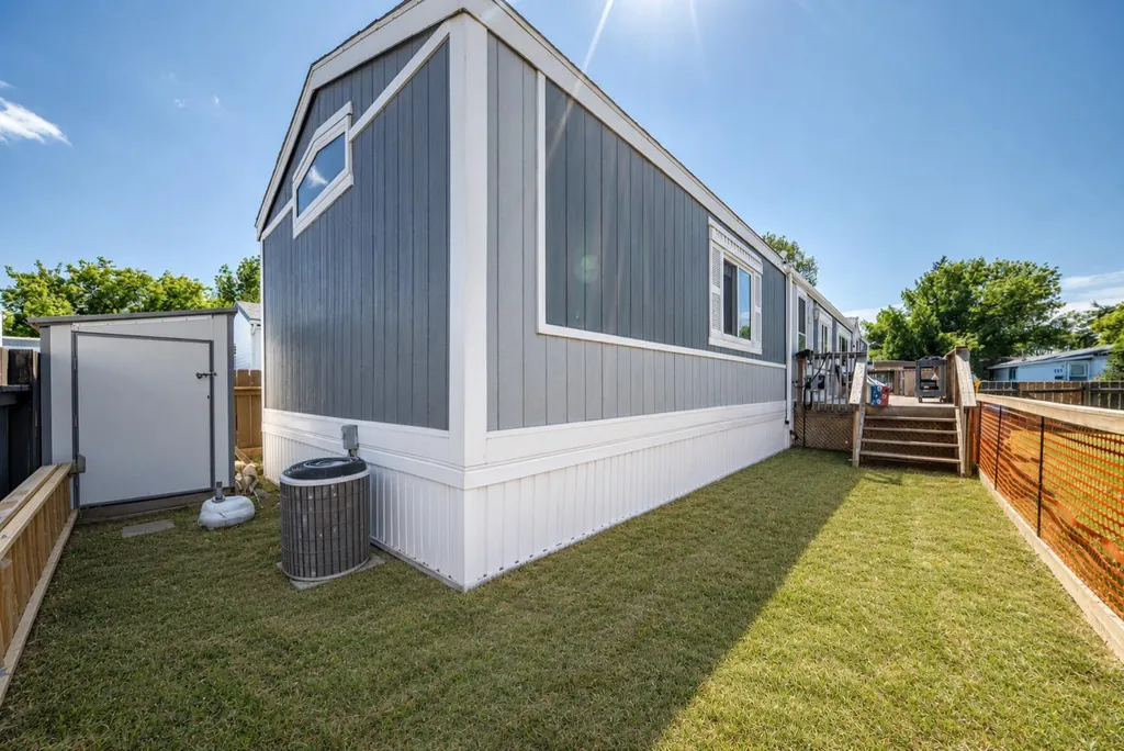6724 17 Avenue SE Calgary AB T2A0W5