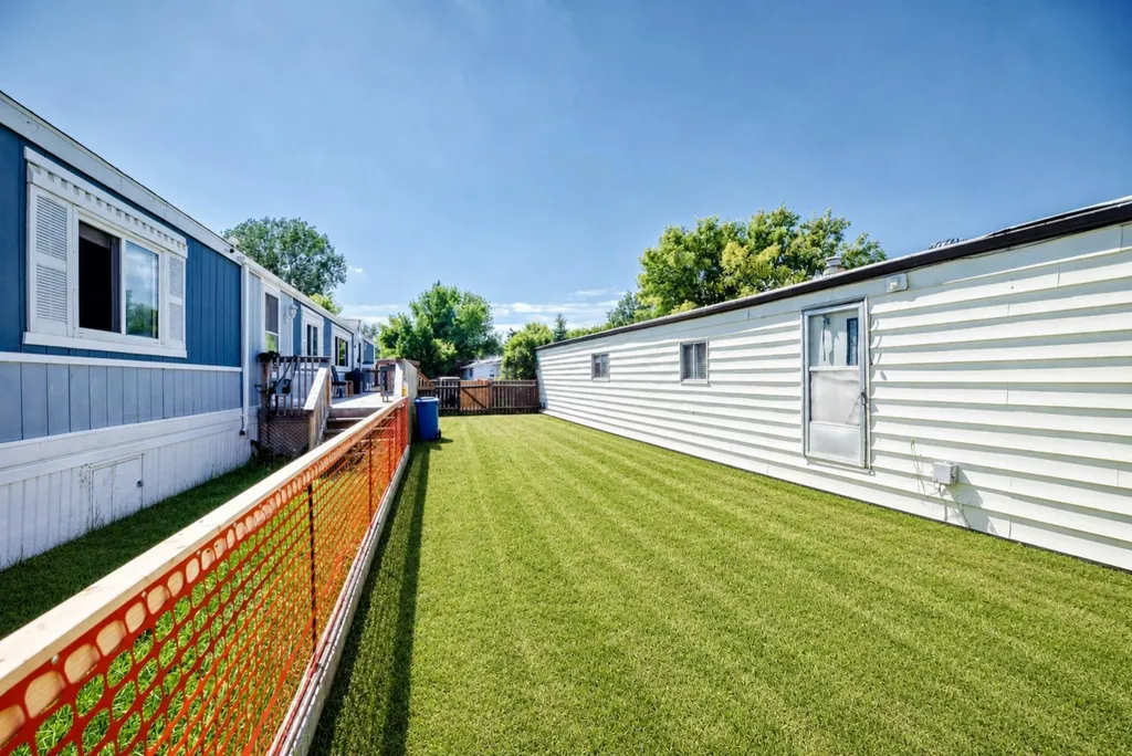 6724 17 Avenue SE Calgary AB T2A0W5