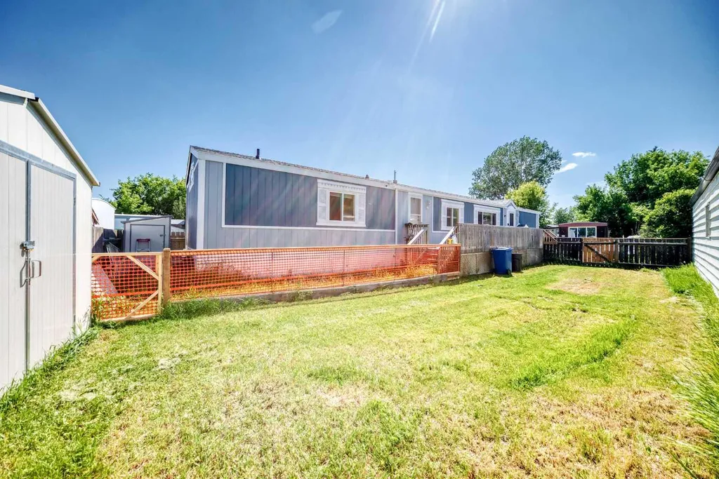 6724 17 Avenue SE Calgary AB T2A0W5