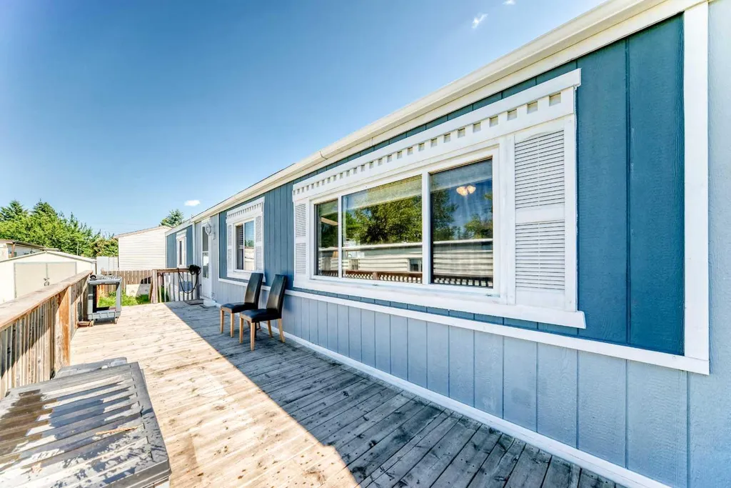6724 17 Avenue SE Calgary AB T2A0W5