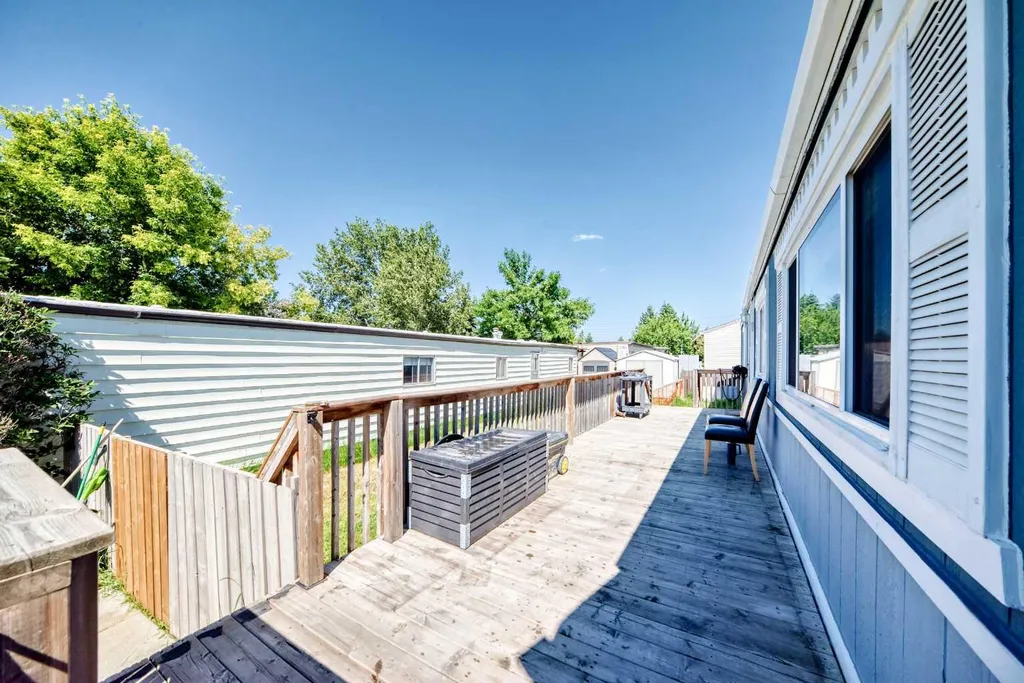 6724 17 Avenue SE Calgary AB T2A0W5