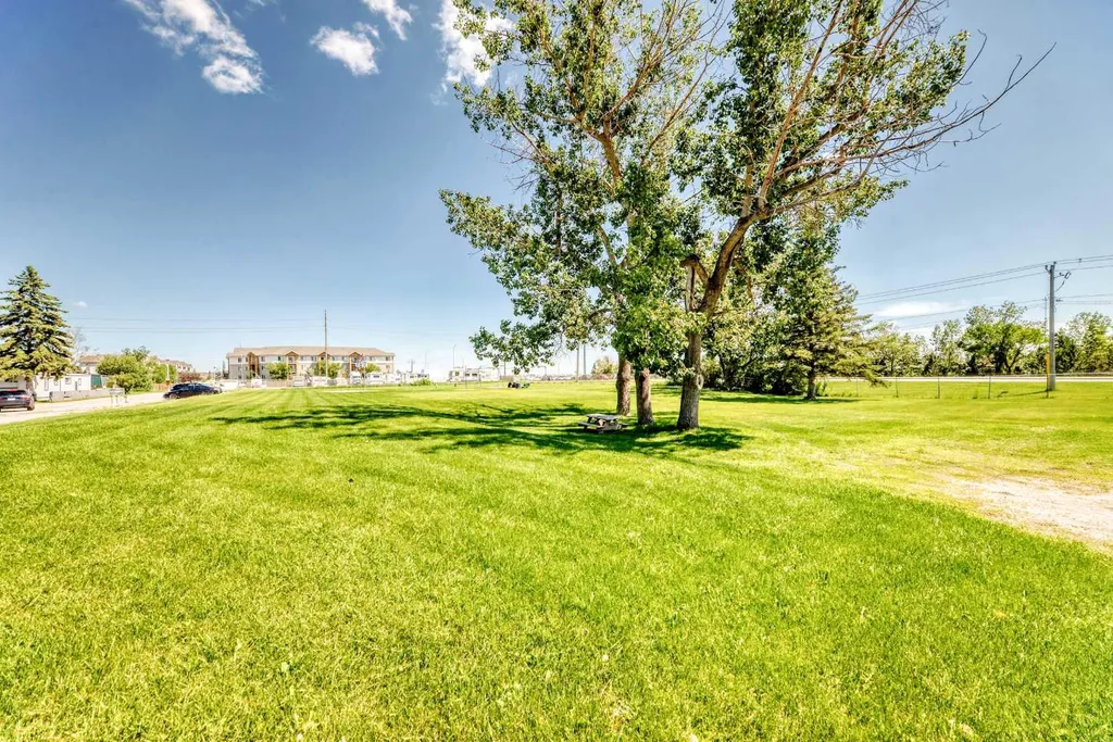 6724 17 Avenue SE Calgary AB T2A0W5